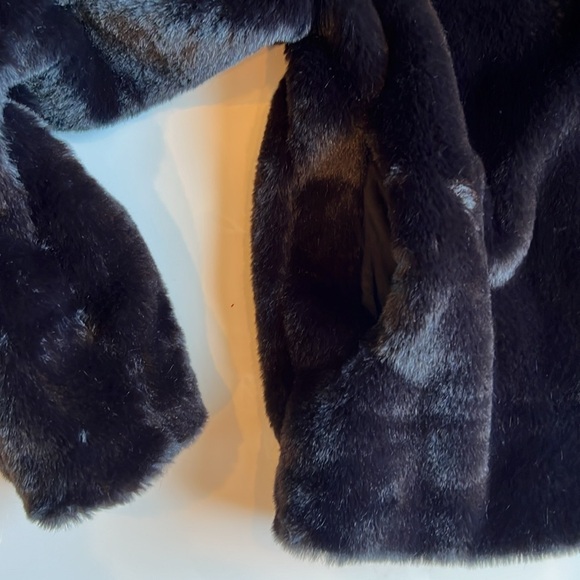 Catherine Malandrino luxe Faux Fur soft and warm Jacket - Picture 4 of 8